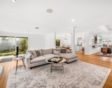 1800 Glenwood Lane - Photo Thumbnail 1