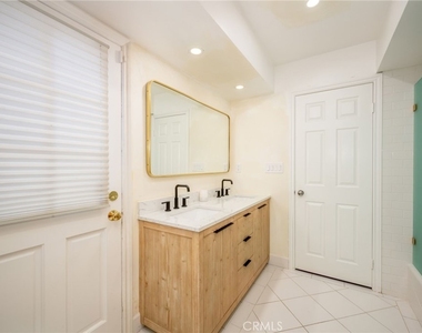 1800 Glenwood Lane - Photo Thumbnail 25