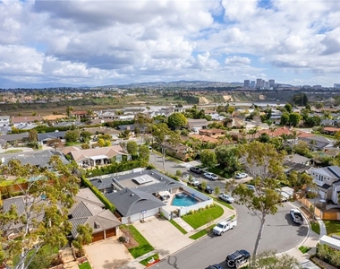 1800 Glenwood Lane - Photo Thumbnail 34