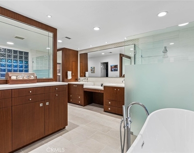 1800 Glenwood Lane - Photo Thumbnail 11