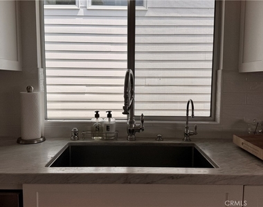 234 La Brea - Photo Thumbnail 11