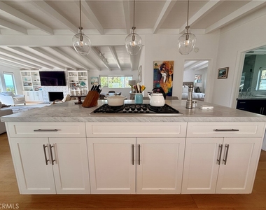 234 La Brea - Photo Thumbnail 9
