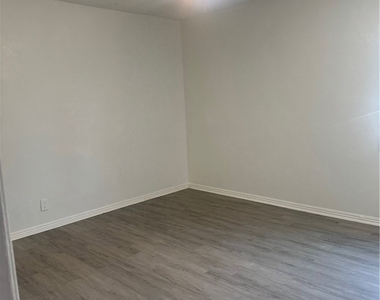 13107 Jarvis Avenue - Photo Thumbnail 10