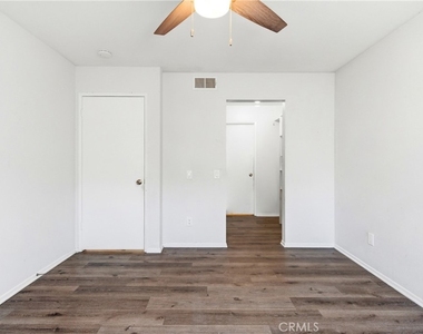 18209 Sierra Highway - Photo Thumbnail 28