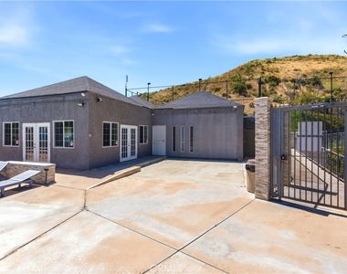 18209 Sierra Highway - Photo Thumbnail 41