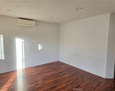 1012 Davis Avenue - Photo Thumbnail 5