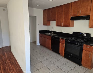 1012 Davis Avenue - Photo Thumbnail 2