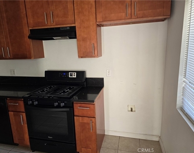 1012 Davis Avenue - Photo Thumbnail 4
