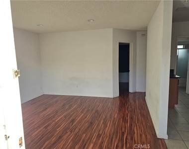 1012 Davis Avenue - Photo Thumbnail 1