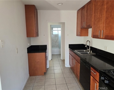 1012 Davis Avenue - Photo Thumbnail 3
