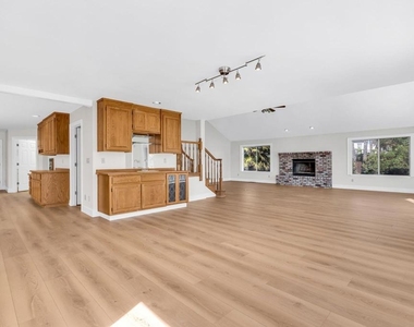 5650 Edgeview Dr - Photo Thumbnail 17