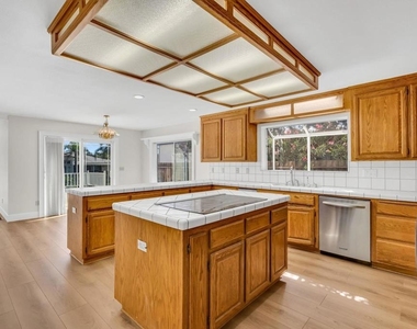 5650 Edgeview Dr - Photo Thumbnail 25