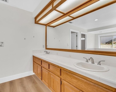 5650 Edgeview Dr - Photo Thumbnail 46