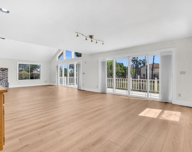 5650 Edgeview Dr - Photo Thumbnail 18