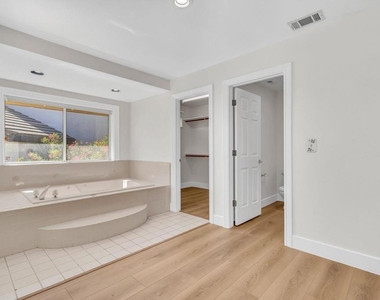 5650 Edgeview Dr - Photo Thumbnail 45