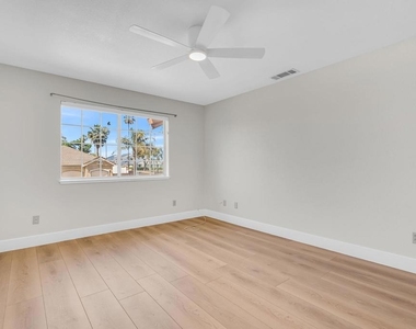5650 Edgeview Dr - Photo Thumbnail 36