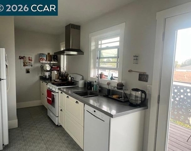 1325 Hopkins St - Photo Thumbnail 3
