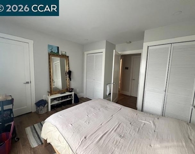 1325 Hopkins St - Photo Thumbnail 7