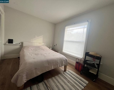 1325 Hopkins St - Photo Thumbnail 6
