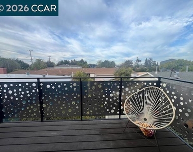 1325 Hopkins St - Photo Thumbnail 17