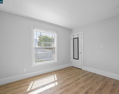 1325 Hopkins St - Photo Thumbnail 6