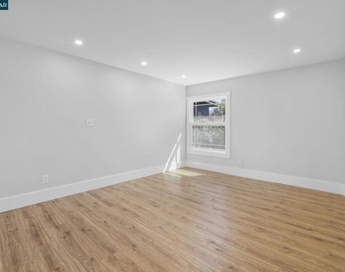 1325 Hopkins St - Photo Thumbnail 10