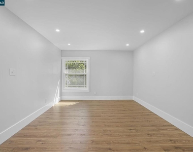 1325 Hopkins St - Photo Thumbnail 11