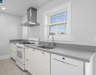 1325 Hopkins St - Photo Thumbnail 17