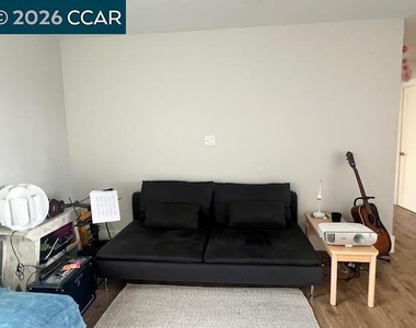 1325 Hopkins St - Photo Thumbnail 10