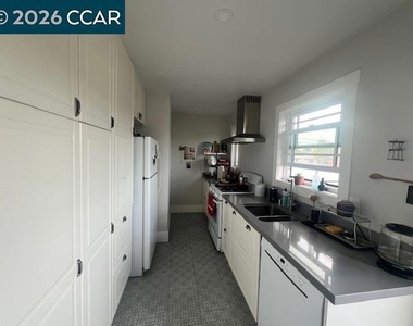 1325 Hopkins St - Photo Thumbnail 2