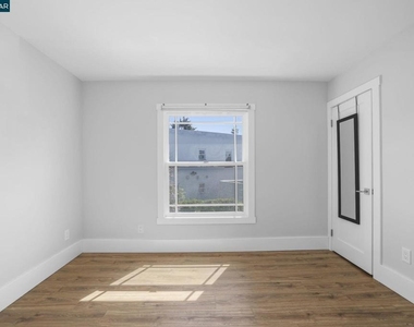 1325 Hopkins St - Photo Thumbnail 5