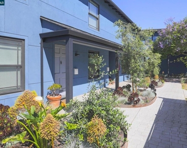 1325 Hopkins St - Photo Thumbnail 2