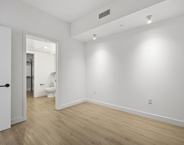 10700 Tabor Street - Photo Thumbnail 10