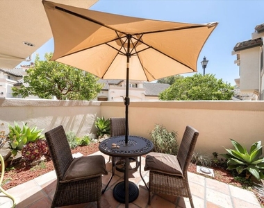 1256 Cravens Lane - Photo Thumbnail 13