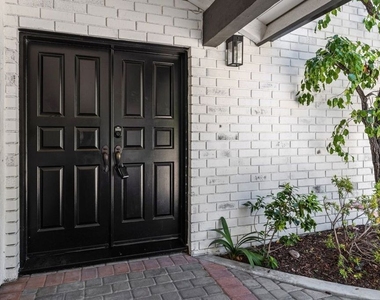 1060 Chantilly Road - Photo Thumbnail 4