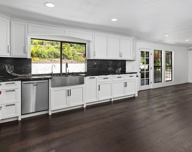 1060 Chantilly Road - Photo Thumbnail 18