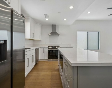 6521 Homewood Avenue - Photo Thumbnail 5