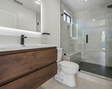 6521 Homewood Avenue - Photo Thumbnail 10