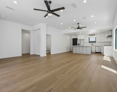 6521 Homewood Avenue - Photo Thumbnail 3