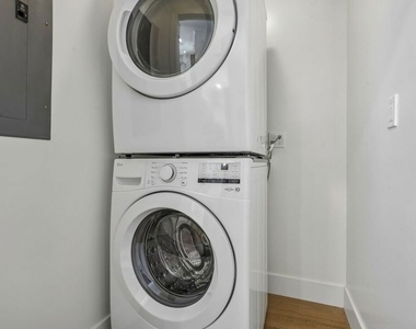 6521 Homewood Avenue - Photo Thumbnail 14