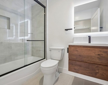 6521 Homewood Avenue - Photo Thumbnail 13