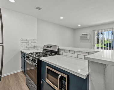 15286 Sutton Street - Photo Thumbnail 5
