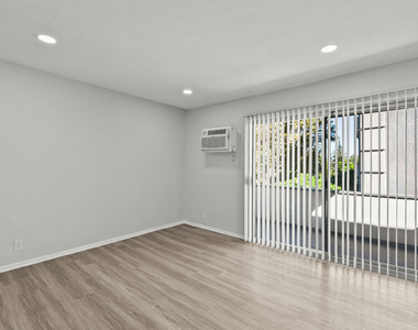 15286 Sutton Street - Photo Thumbnail 7