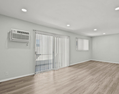 15286 Sutton Street - Photo Thumbnail 9