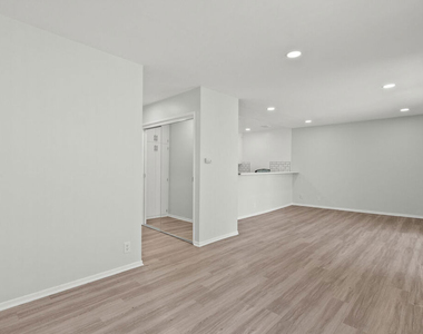 15286 Sutton Street - Photo Thumbnail 10