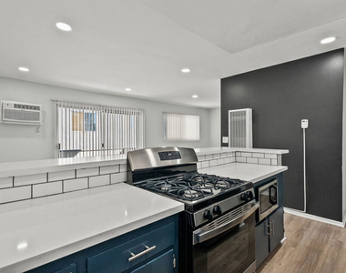 15286 Sutton Street - Photo Thumbnail 6