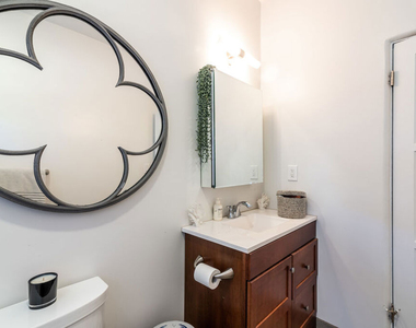 751 N Croft Avenue - Photo Thumbnail 11