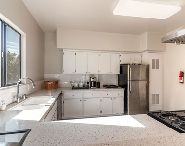 751 N Croft Avenue - Photo Thumbnail 8