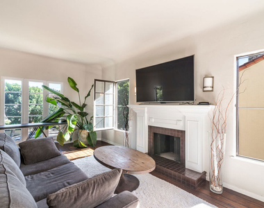 751 N Croft Avenue - Photo Thumbnail 2
