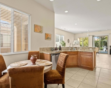 80528 Avenida San Fernando - Photo Thumbnail 12